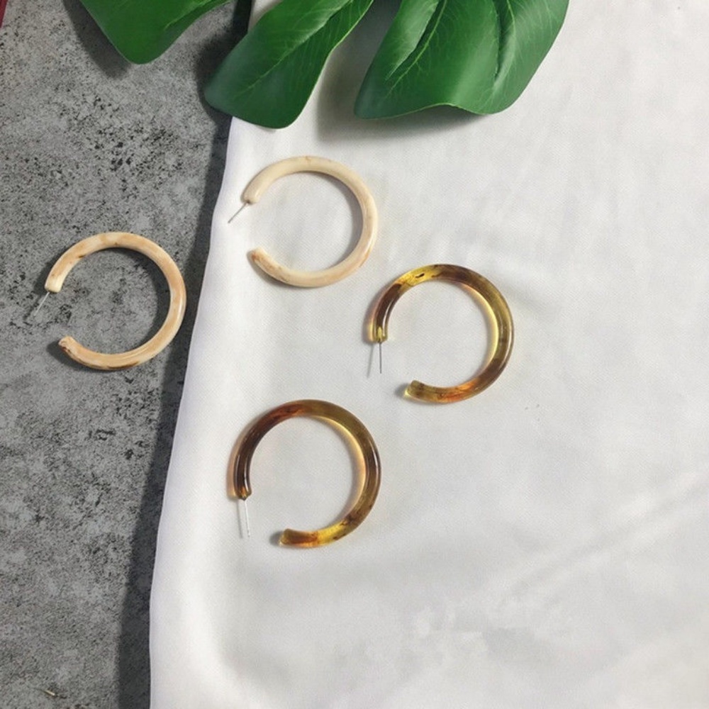 Leopard Acrylic Tortoise Shell Round Hoop Earrings - Picture 2 of 2